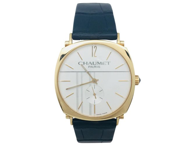 Chaumet watch model "Dandy" in yellow gold on leather.  ref.115791